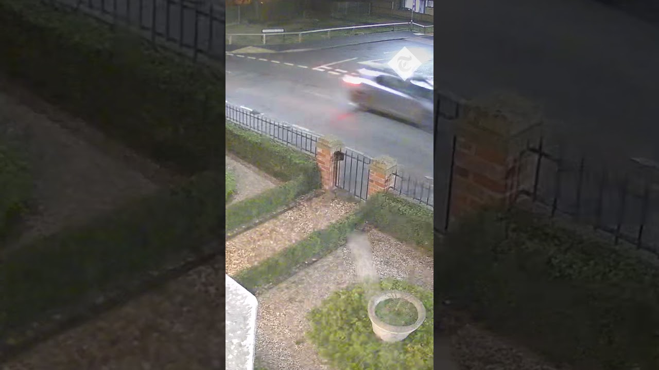 Storm Isha: Driver narrowly avoids being hit by the roof of a building