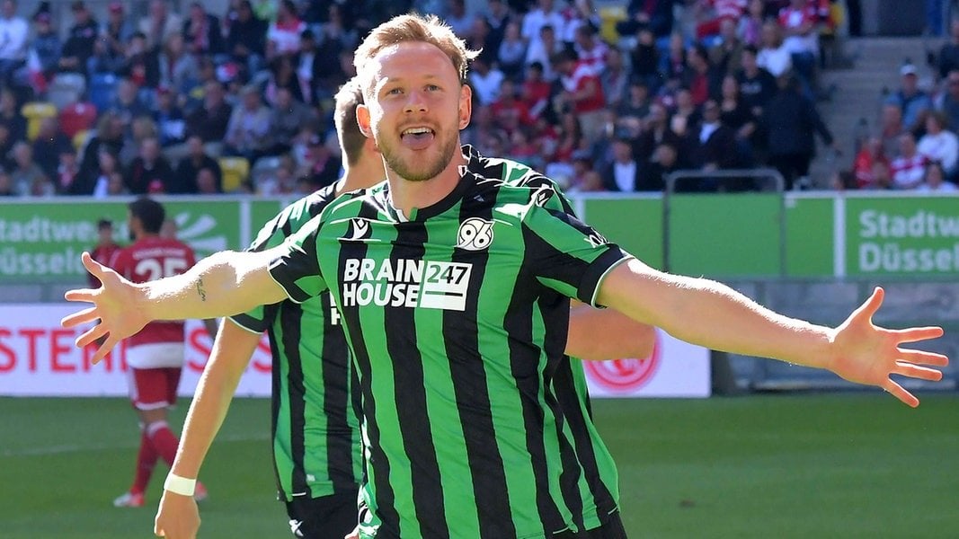 Kein USA-Wechsel: Cedric Teuchert bleibt vorerst bei Hannover 96