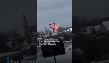 Russian military transport plane crashes at Ukrainian border | DW News