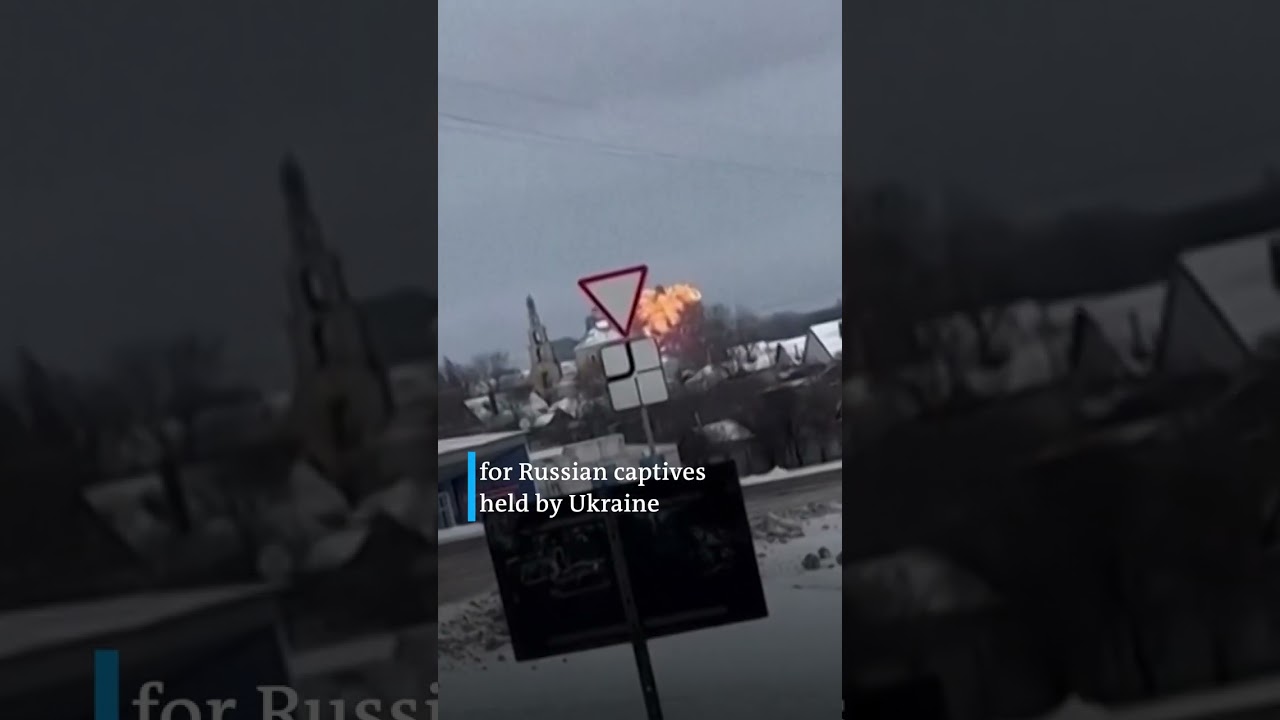 Russian military transport plane crashes at Ukrainian border | DW News