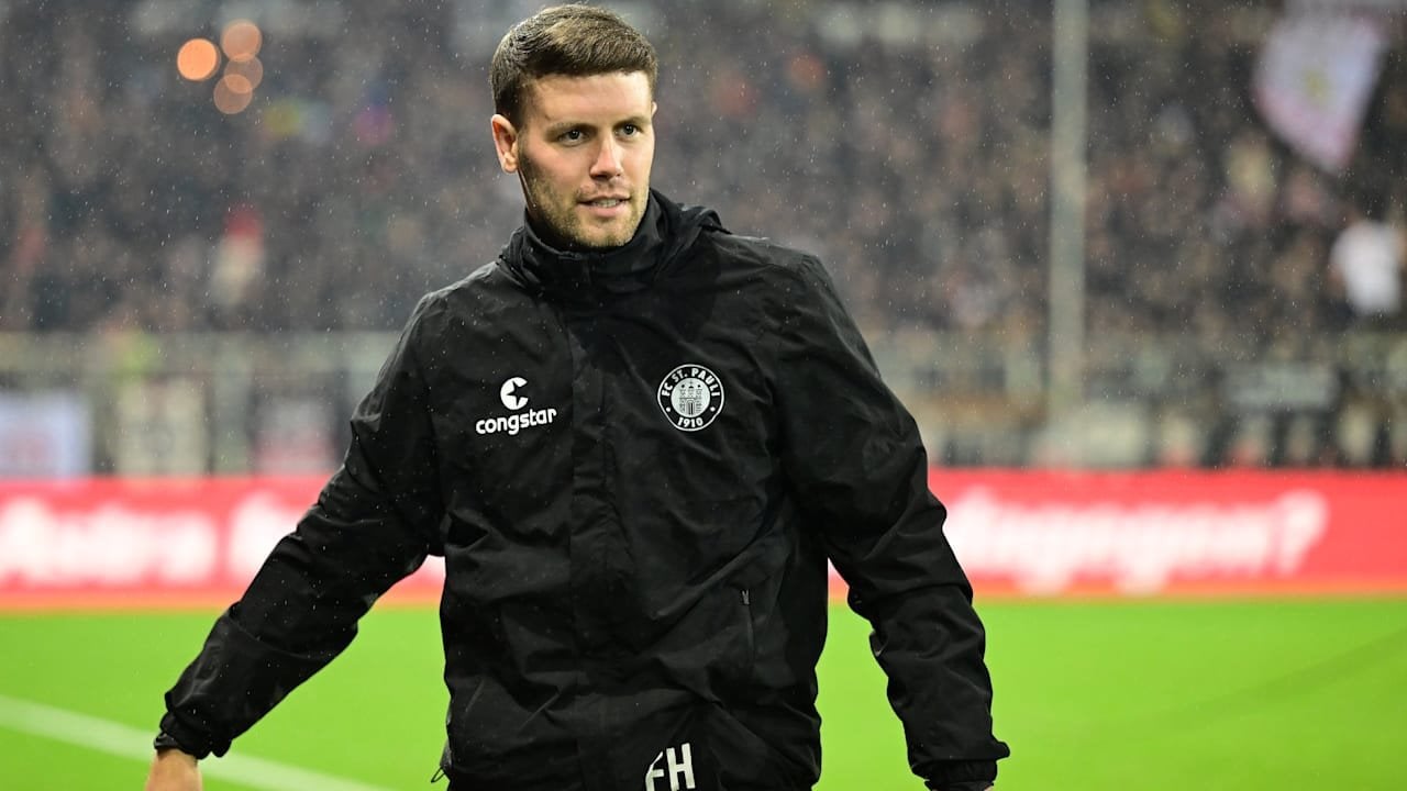 St. Pauli Trainer Fabian Hürzeler steht bei Leverkusen, Wolfsburg und Stuttgart auf der Liste