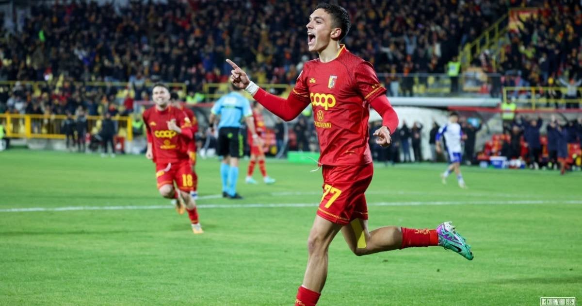 Greek winger of US Catanzaro (Serie B), Panos Katseris is getting closer to joining FC Lorient for a 3 million euros fee