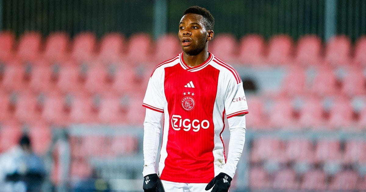 Official: Stanis Idumbo Muzambo leaves Ajax and signs for Sevilla
