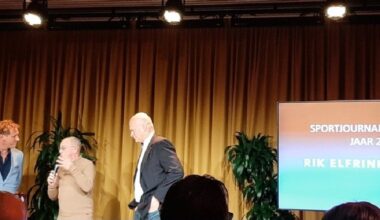 PSV watcher Rik Elfrink wins best Dutch sportsjournalist of 2023. He also takes 'Scoop of the Year' on behalf of Thijs Slegers, who postmortum wins the prize for his work to get people to donate blood and register as a stem cell donor at the end of his life
