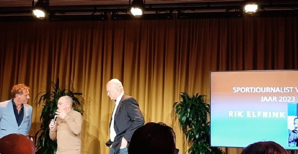 PSV watcher Rik Elfrink wins best Dutch sportsjournalist of 2023. He also takes 'Scoop of the Year' on behalf of Thijs Slegers, who postmortum wins the prize for his work to get people to donate blood and register as a stem cell donor at the end of his life
