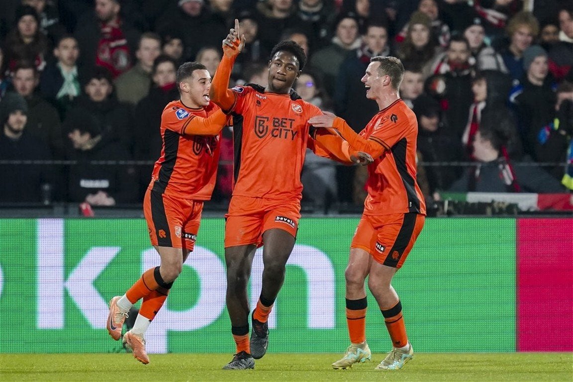 AZ and FC Volendam reach agreement to sign striker Lequincio Zeefuik immediately, with Jens Odgaard and Mexx Meerdink expected to leave the club on Deadline Day