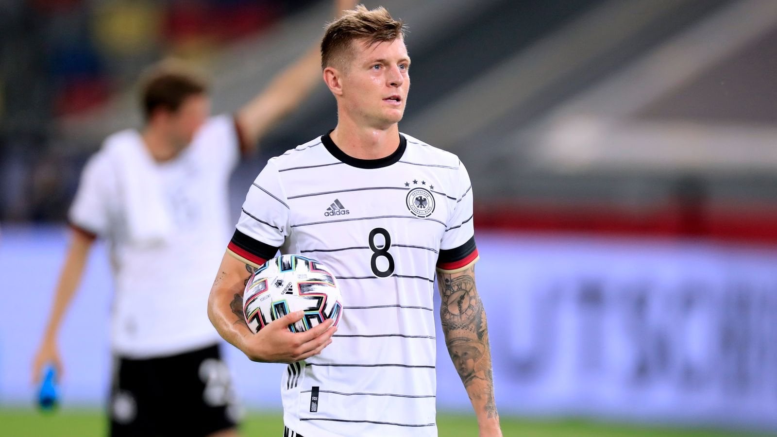 Rudi Völler spricht über mögliche DFB-Rückkehr von Toni Kroos: "Auf der Position, auf der Toni seit Jahren auf höchstem Niveau spielt, haben wir natürlich die geringste Not. Aber niemand ist abgeschrieben, alles ist möglich."