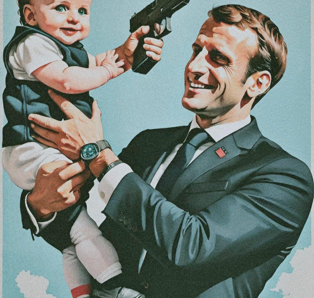 Le petit Gabriel est déjà prêt pour son service militaire