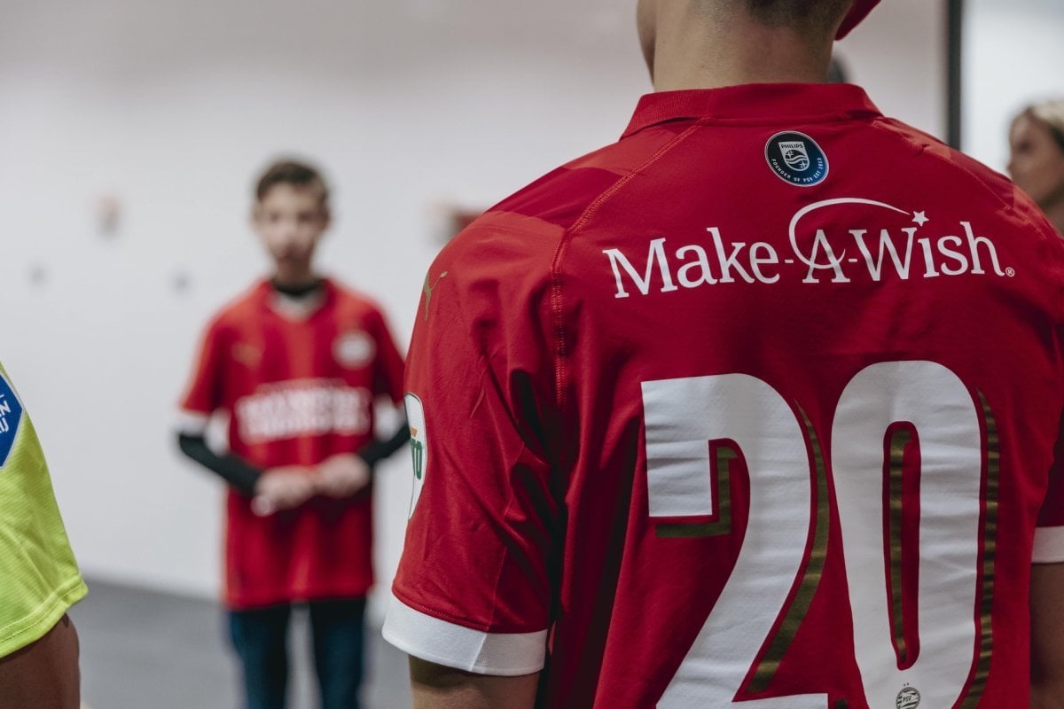 PSV shall play against Almere on Saturday with make-a-wish on the back of the shirt