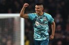 [Fabrizio Romano] Juventus are closing in on deal to sign Carlos Alcaraz! Official bid has been submitted tonight to Southampton — understand it’s loan plus buy option clause NOT mandatory. Buy option to be higher than £35m. ⏳🇦🇷 Alcaraz to complete medical tomorrow if all goes to plan.