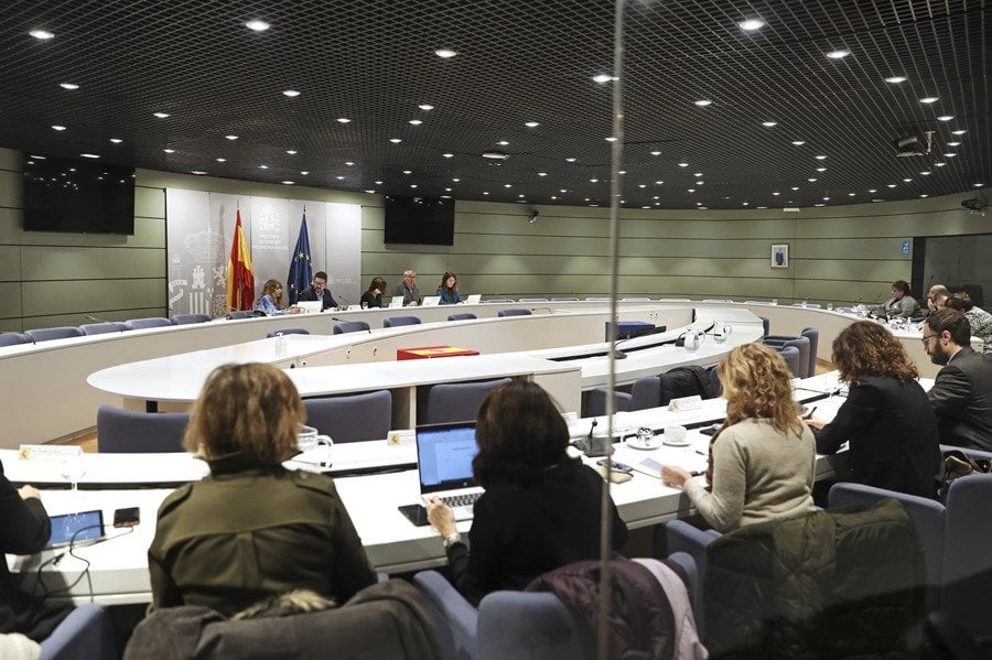 Trabajo y los sindicatos pactan subida del 5 % del salario mínimo hasta los 1.134 euros