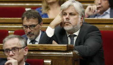 El PP se reunió con el círculo de Puigdemont en Barcelona para sondear la investidura de Feijóo