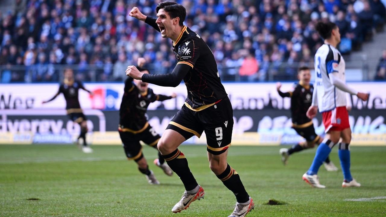 [2. Bundesliga] Sieben Tore im Volkspark: Karlsruhe gewinnt wildes Spiel beim Hamburger SV