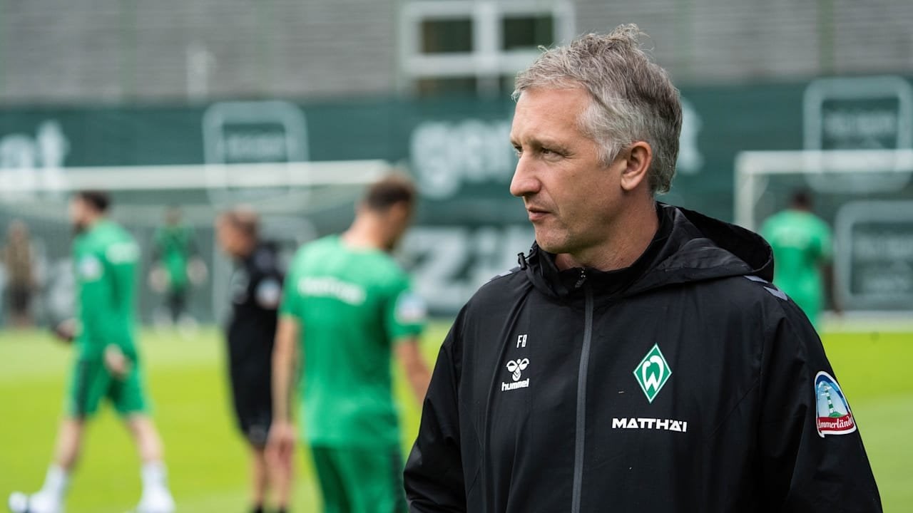 Kader-Diskussion bei Werder - Baumann widerspricht Trainer Werner: "Der Fokus sollte auf den Jungs liegen, die uns schon jetzt zur Verfügung stehen. Wenn wir ans Limit gehen, bin ich überzeugt, dass wir mit dem Abstieg nichts zu tun haben werden."