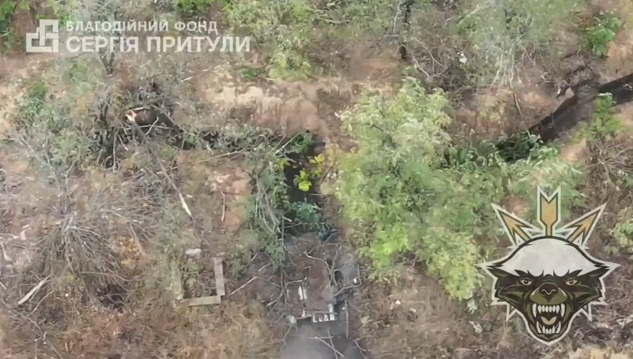 A new video revealed showing a novel way of attacking of the enemy trenches using FPV drones