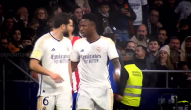 Jude Bellingham calming down Vini Jr & telling him to focus on the game