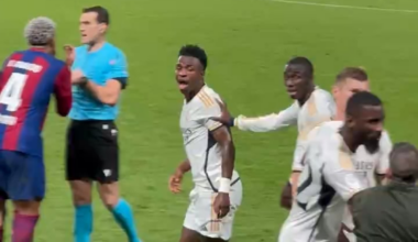 Vini trolling the Barcelona bench telling them "4-1"