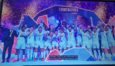 Madrid Players lifting Trophy