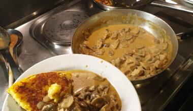 Émincé de veau à la zurichoise avec des roestis :)