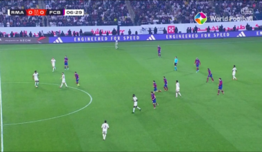 Real Madrid [1]-0 Barcelona: Vinícius Júnior 7' (Jude Bellingham assist)