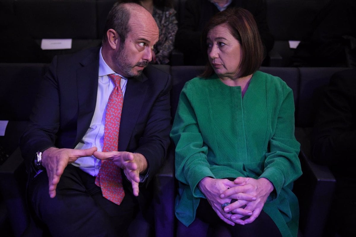 El PSOE pide al Congreso y el Senado que fijen reglas para poder impedir la entrada a determinados medios y periodistas