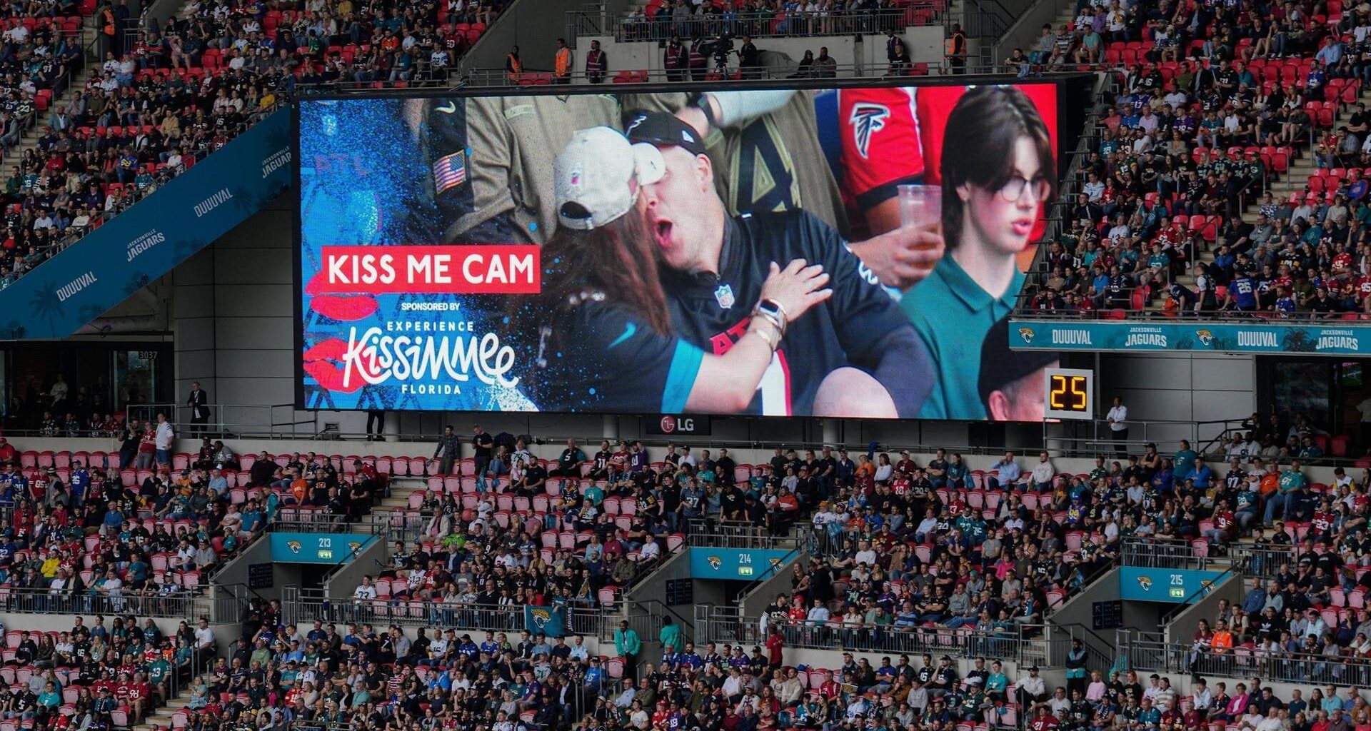 Eintracht Frankfurt Vorstand Hellmann: "Kiss Cam? Dann gibt es ein Pfeifkonzert biblischen Ausmaßes"