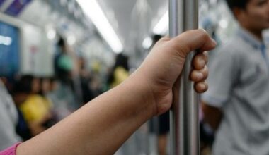 De l’intérêt collectif du léchage de barres de métro afin de rembourser nationalement notre dette immunitaire