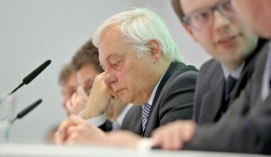 Ex-Fußball-Funktionär Reichenbach verteidigt Red-Bull-Einstieg in Leipzig: "Bei dem Logo haben wir schon geschmunzelt. Aber scheißegal, das Ding wird jetzt durchgezogen: Die hätten sich auch Rosenballerina nennen können."