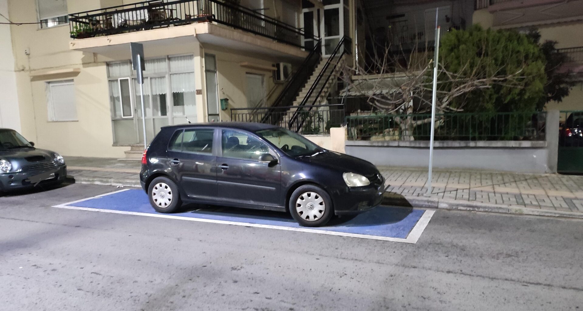 2 λεπτά θα κάνω φίλε!!