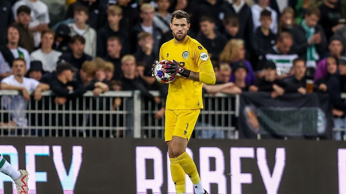 FC Groningen goalkeeper Michael Verrips Back To Fortuna Sittard