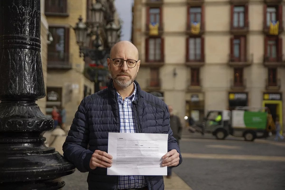 Barcelona despide a un músico sevillano por no saber catalán tras 27 años tocando el clarinete en la banda municipal: "Es una dictadura lingüística"