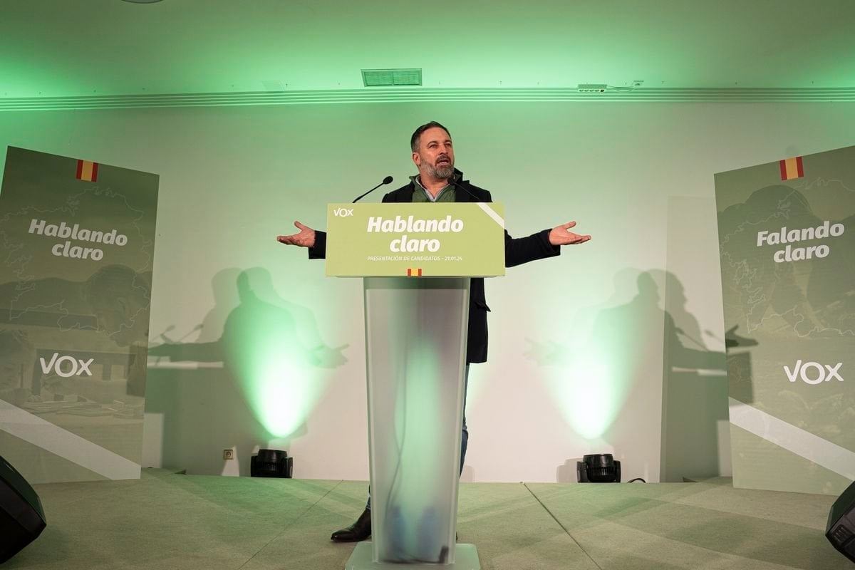 Abascal seguirá como presidente de Vox hasta 2028 sin que lo voten sus afiliados