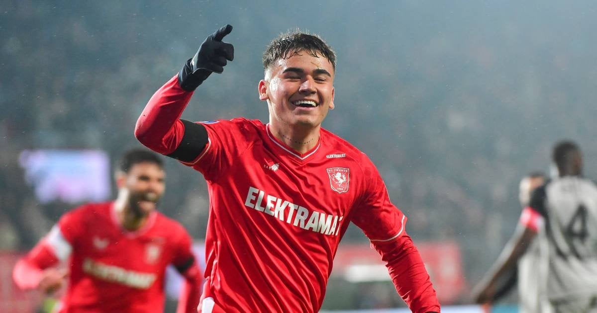 FC Twente deservedly beats AZ 2-1 after eventful match