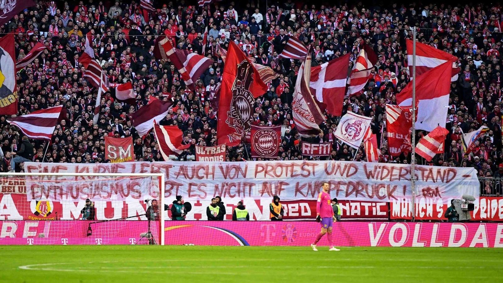 Nach Tuchel-Aussage "Es wird mal wieder Zeit für ein Heimspiel mit Enthusiasmus und so weiter" - Bayern-Kurve kontert im Spiel gegen Werder: "Eine Kurve lebt auch von Protest und Widerstand - Enthusiasmus gibt es nicht auf Knopfdruck!"