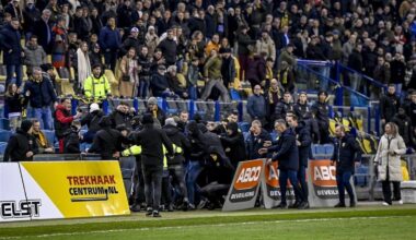 Vitesse - Feyenoord interrupted after group of supporters invades pitch