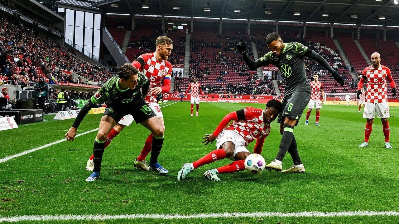 Unentschieden gegen Wolfsburg: Widmers Traumtor rettet Mainz einen Punkt