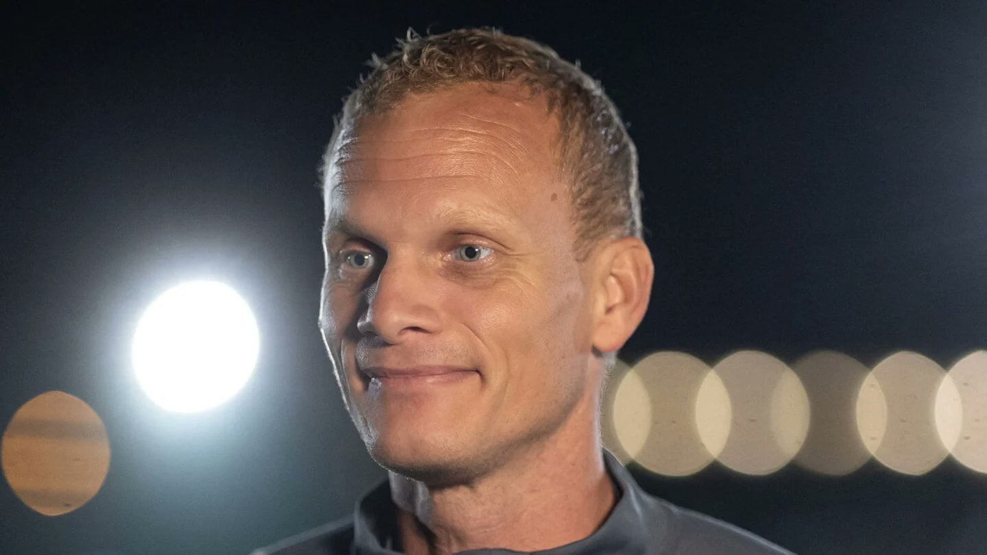 Karel Geraerts über den Trainer-Job auf Schalke: „Ich bin nicht hier, um nur an den kurzfristigen Erfolg zu denken. In St. Gilloise bin ich in der 2. Liga unten in der Tabelle gestartet, am Ende sind wir fast Meister geworden. Jetzt ist Schalke mein Projekt. Gerne über einen langen Zeitraum.“