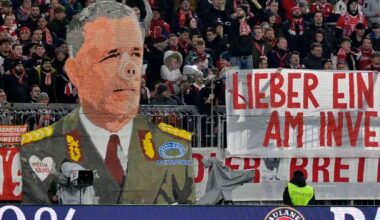 "Lieber ein Gewinner sein als Kritik zu äußern am Investoren hofierenden Stasi-Schwein": Bayern-Fans attackieren Union-Boss auf Banner