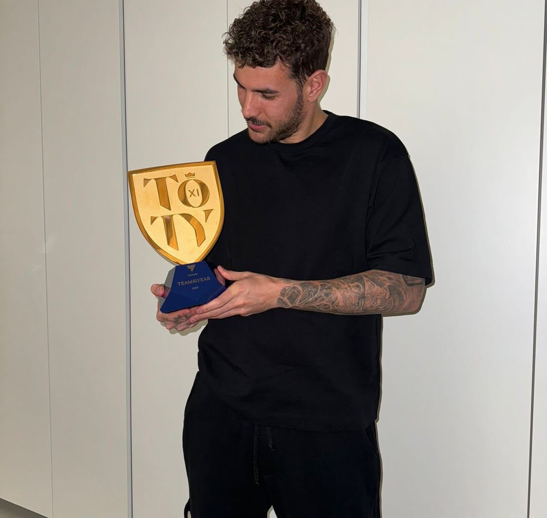 Theo Hernandez with his EA FC24 Team of the Year award