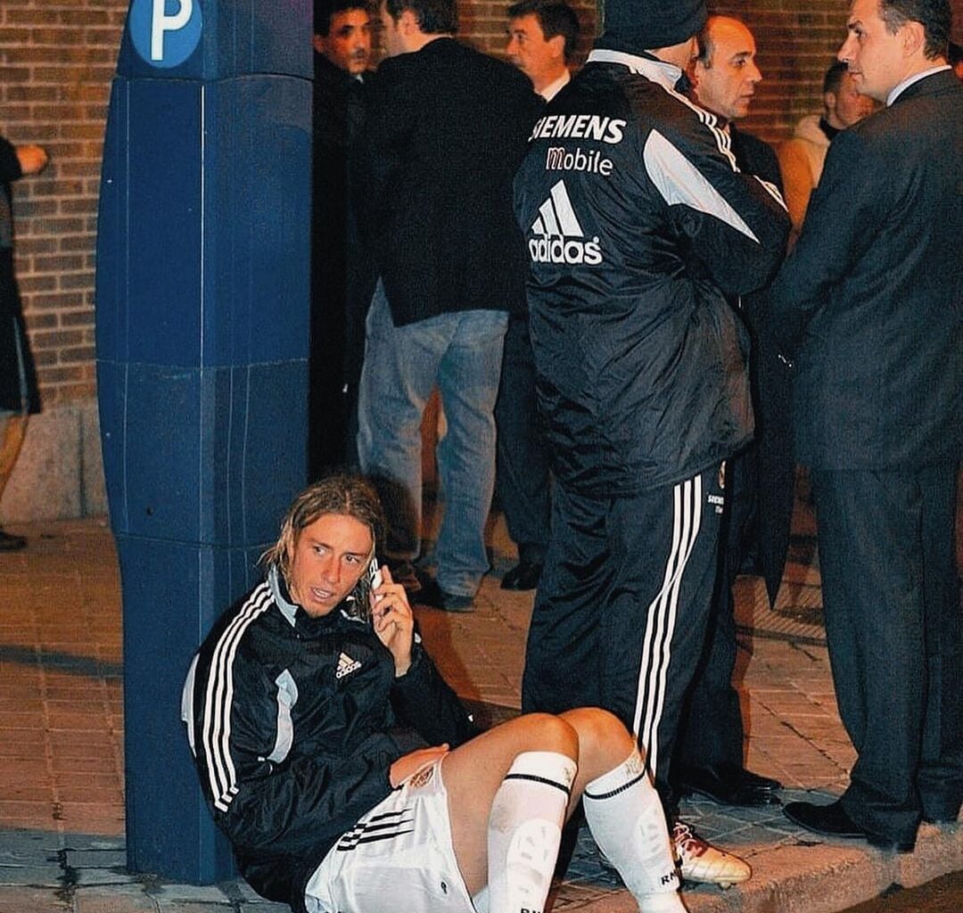 Some vintage pics of Real Madrid squad and fans.