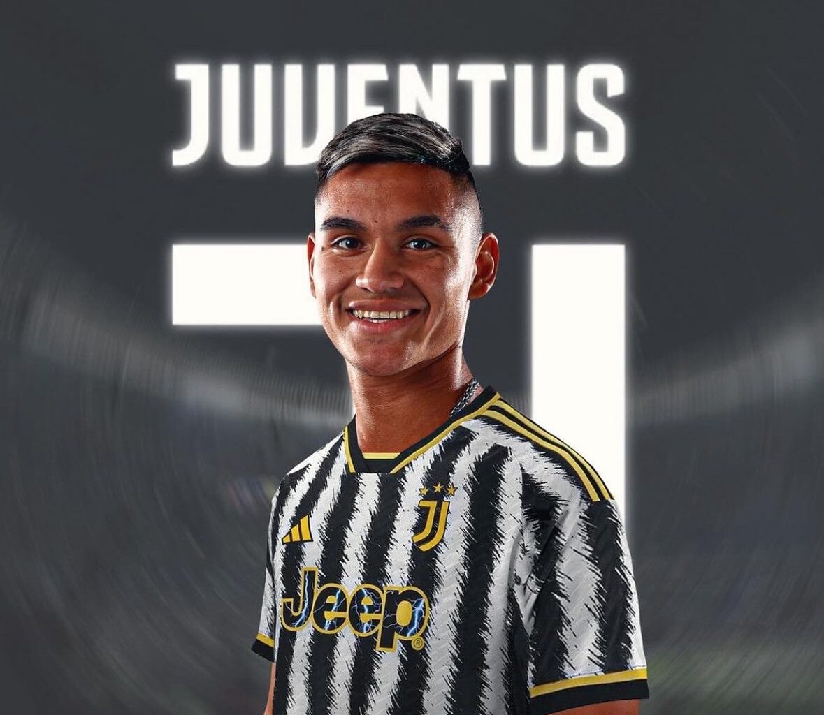 [Fabrizio Romano] 🚨⚪️⚫️ Carlos Alcaraz, new Juventus player! Southampton and Juve have just signed documents. Alcaraz has passed medical in London and signed his contract. ◉ £3m loan fee in installments. ◉ £40m buy option clause not mandatory. Official soon. Here we go, confirmed.