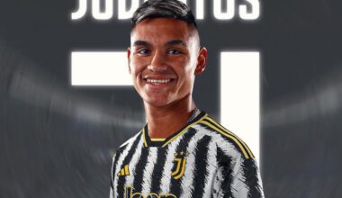 [Fabrizio Romano] 🚨⚪️⚫️ Carlos Alcaraz, new Juventus player! Southampton and Juve have just signed documents. Alcaraz has passed medical in London and signed his contract. ◉ £3m loan fee in installments. ◉ £40m buy option clause not mandatory. Official soon. Here we go, confirmed.
