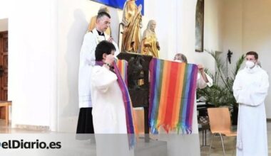 Un cura de Cádiz recoge firmas contra la bendición de parejas homosexuales avalada por el Papa porque "contradice el plan de dios"