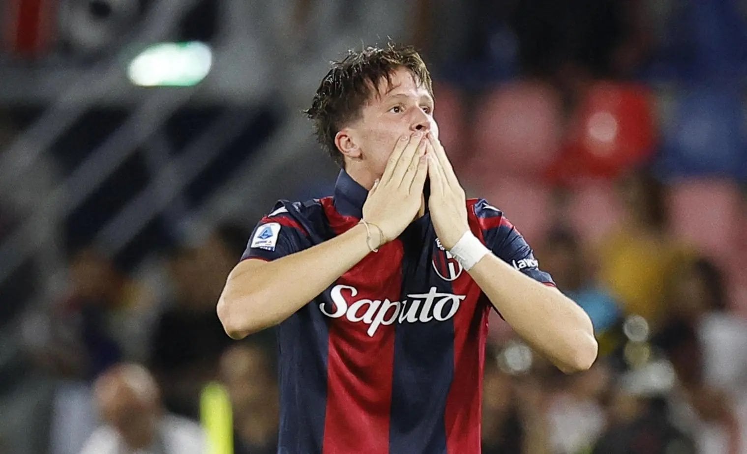 [Guarro] For the many people who have this doubt: Inter can buy back Giovanni Fabbian from Bologna in 2025 for €12M. What would happen if someone submitted a €20M offer to Bologna this summer? Answer is no, Bologna is unable to sell should they receive an offer for the player between now and 2025.