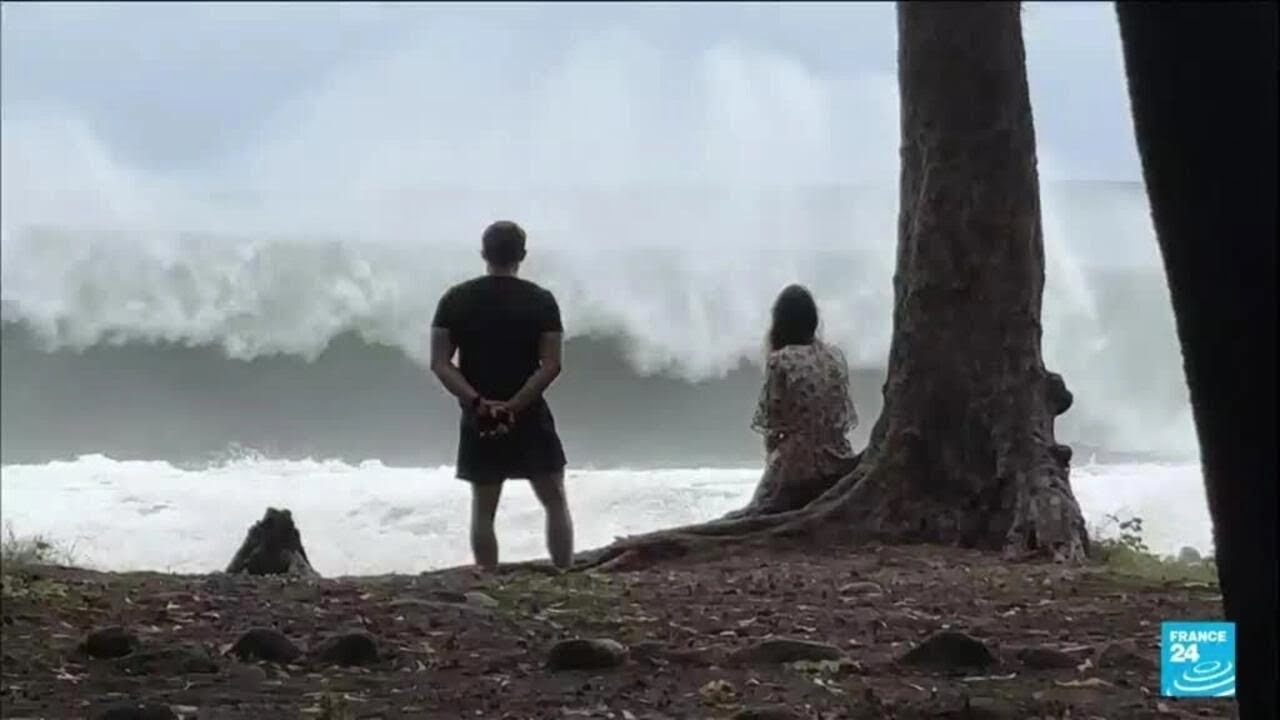 France's Reunion Island on highest alert as Cyclone Belal barrels in • FRANCE 24 English