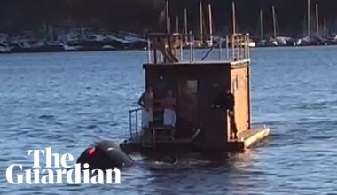 Floating sauna rescues Tesla drivers from Oslo fjord