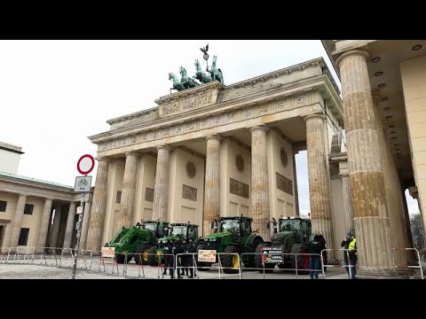 Des milliers d’agriculteurs en colère déferlent à nouveau dans les rues de Berlin