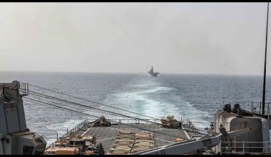 Les États-Unis et le Royaume-Uni déjouent la plus grande attaque des Houthis en mer Rouge
