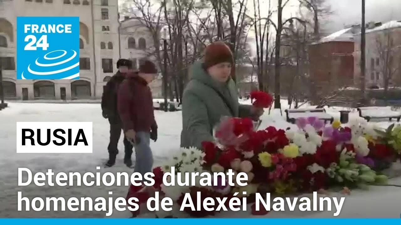 Rusia: continúan homenajes a Navalny a pesar de la represión; familiares buscan sus restos