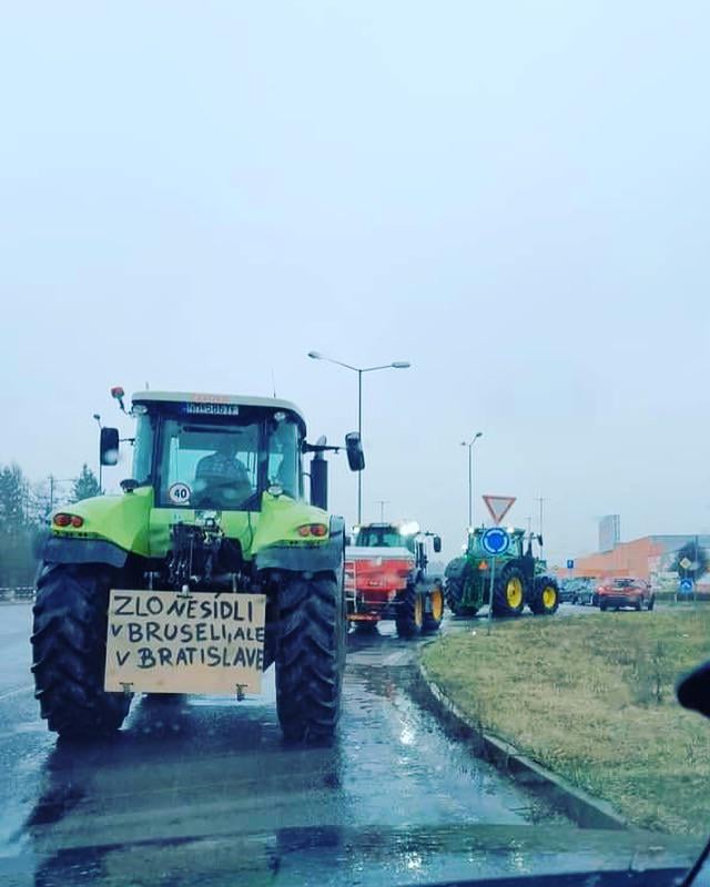Nie je protest, ako protest. Ten včerajší sa Takáčovi zo Smeru zjavne nepáčil